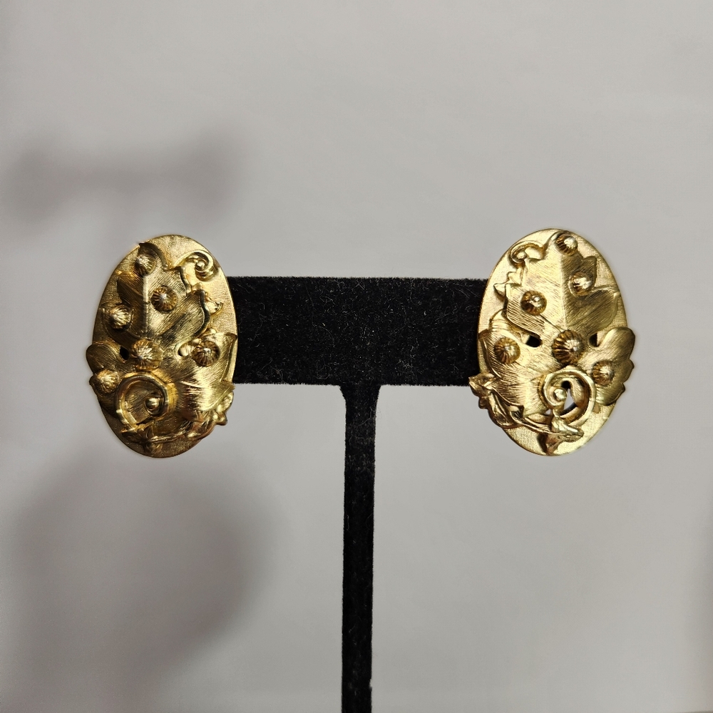 vintage whiting & davis goldtone leaf engraved clip earrings mcm oval dimension